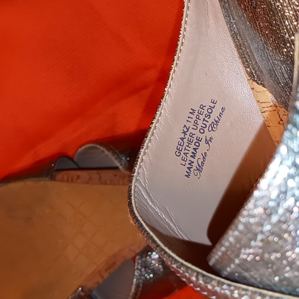 Slide Sandals - Picture 7 of 7